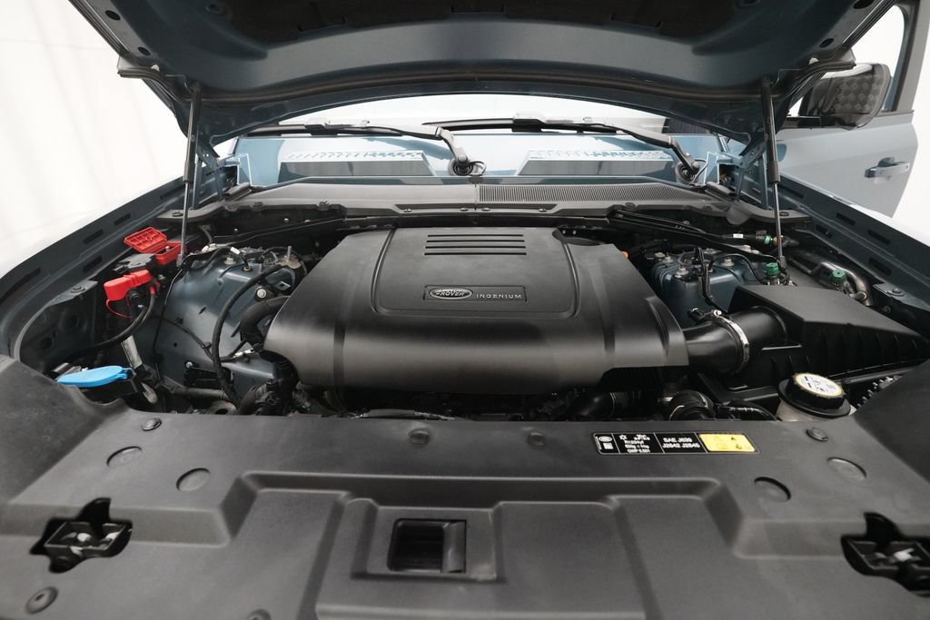 Used 2025 Land Rover Defender 110 S AWD/4WD image 3