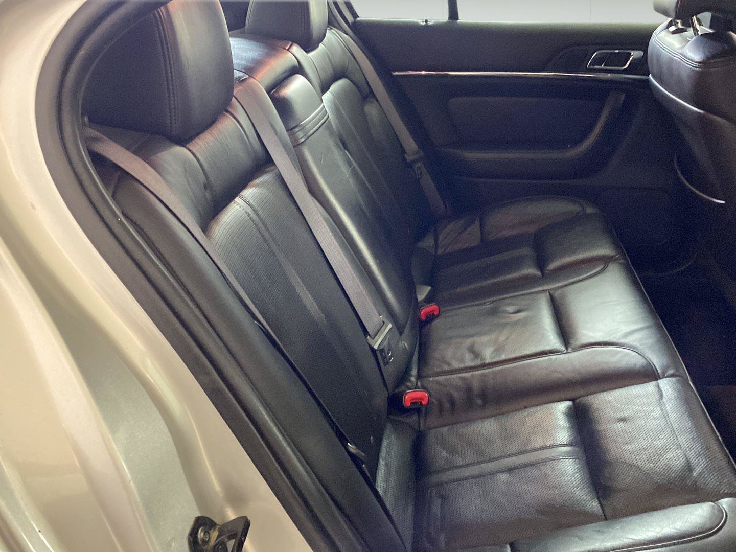 Used 2009 Lincoln MKS AWD image 33