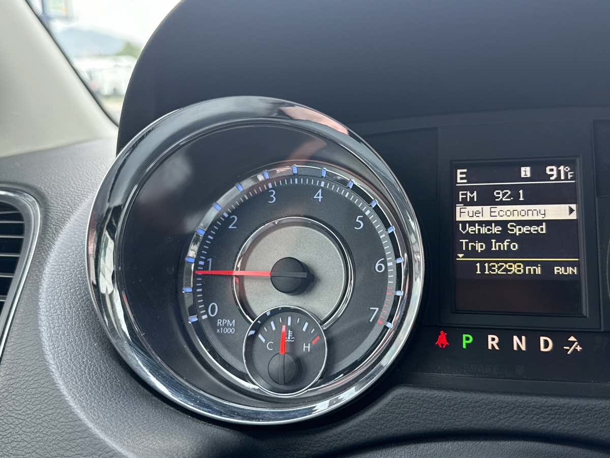 Used 2014 Chrysler Town & Country Touring FWD image 21