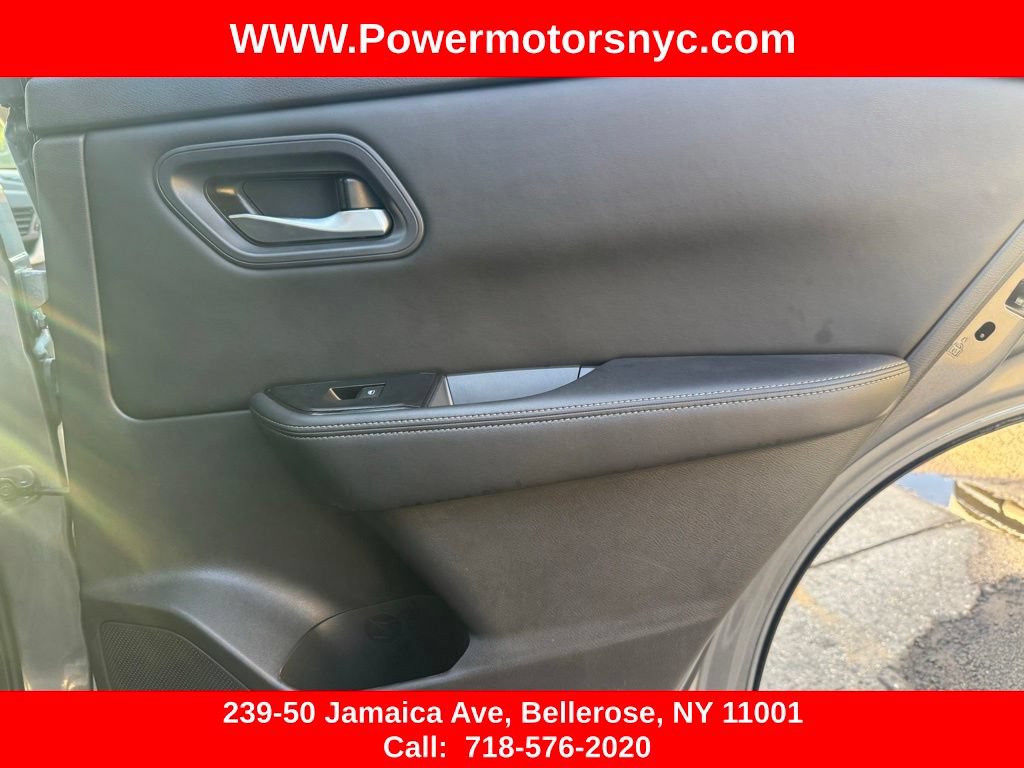 Used 2024 Nissan Rogue SV FWD image 30