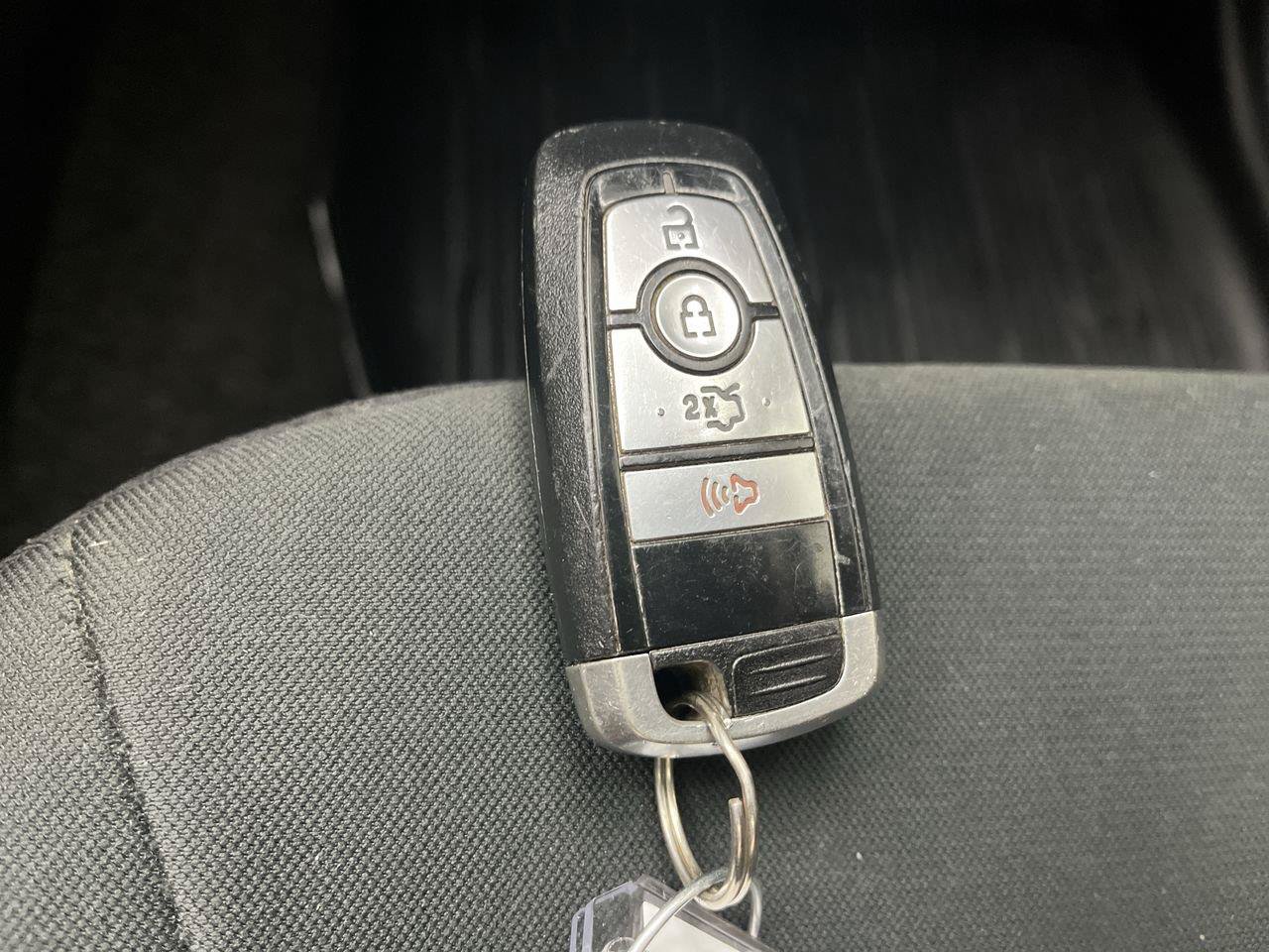 Used 2020 Ford Fusion SE AWD/4WD image 27