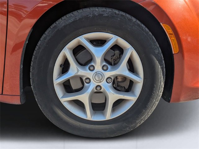 Used 2018 Chrysler Pacifica Touring Plus w/ Tire & Wheel Group image 11