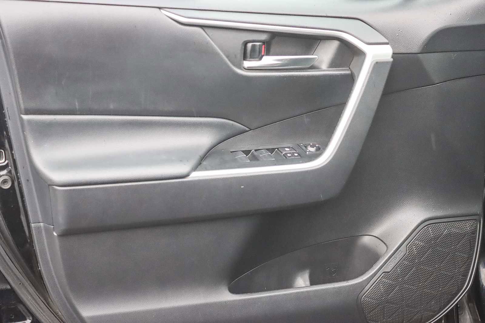 Used 2021 Toyota RAV4 XLE Premium image 20