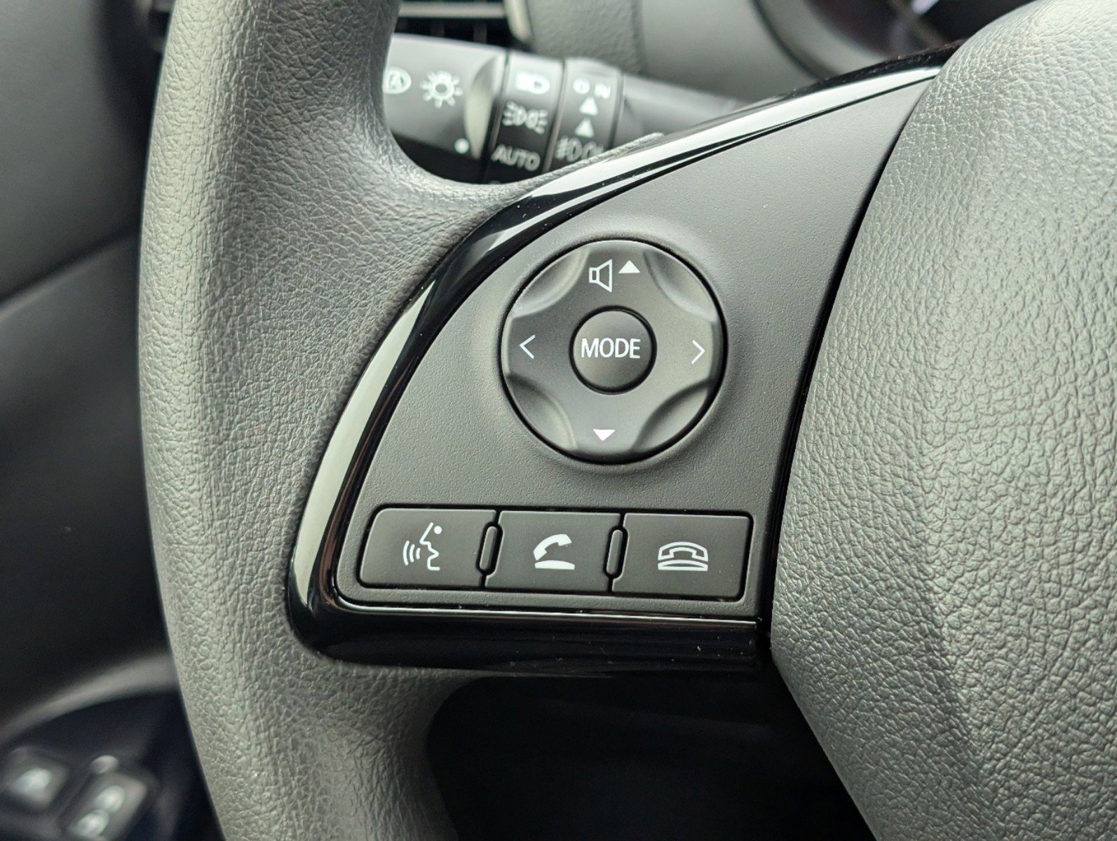 New 2025 Mitsubishi Eclipse Cross LE image 18