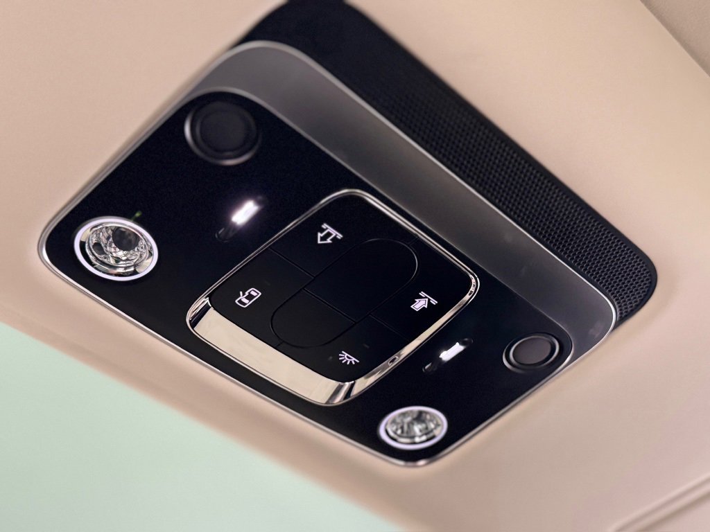 New 2025 Bentley Flying Spur Plug-In Hybrid image 22