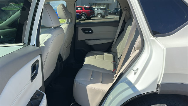 Used 2023 Nissan Rogue SL AWD/4WD image 23