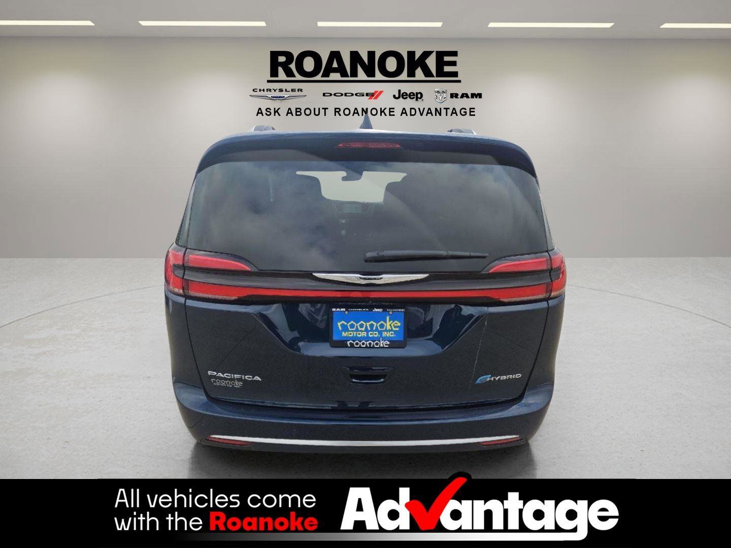 Used 2025 Chrysler Pacifica Pinnacle image 6