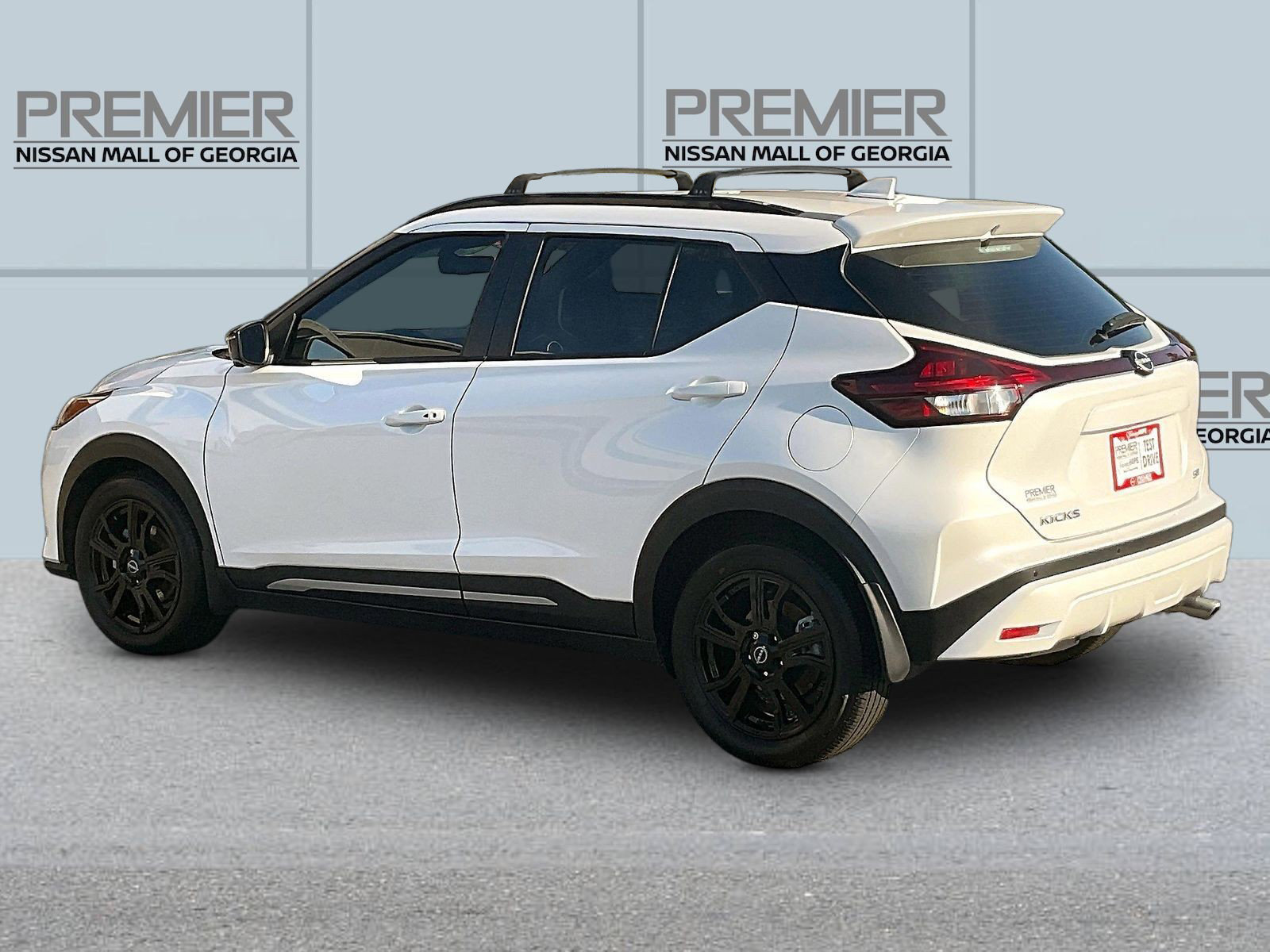 Used 2024 Nissan Kicks SR w/ SR Premium Package FWD image 5