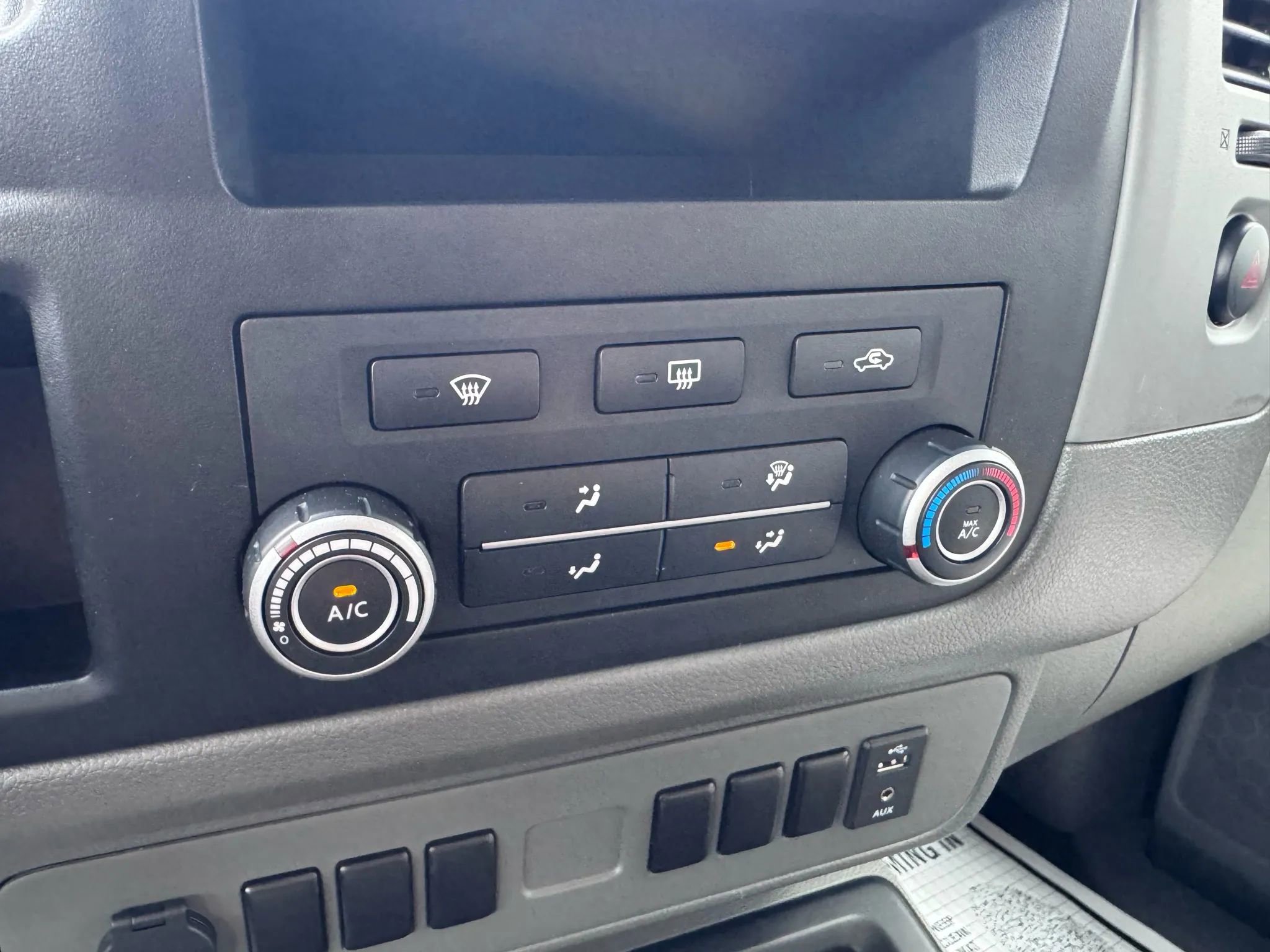 Used 2018 Nissan NV 3500 S image 27