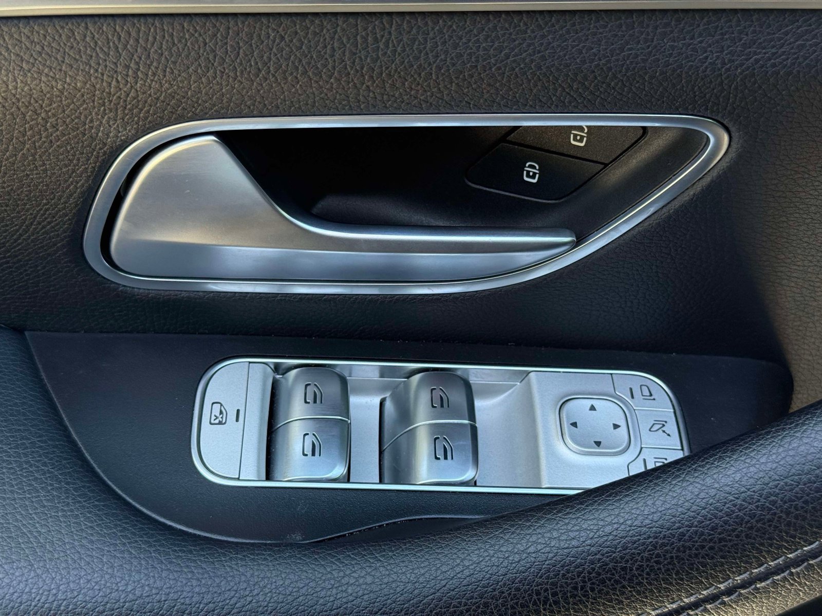 Used 2024 Mercedes-Benz GLE 350 4MATIC image 39