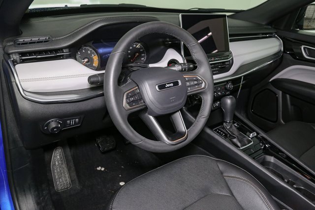 Used 2023 Jeep Compass Limited image 20