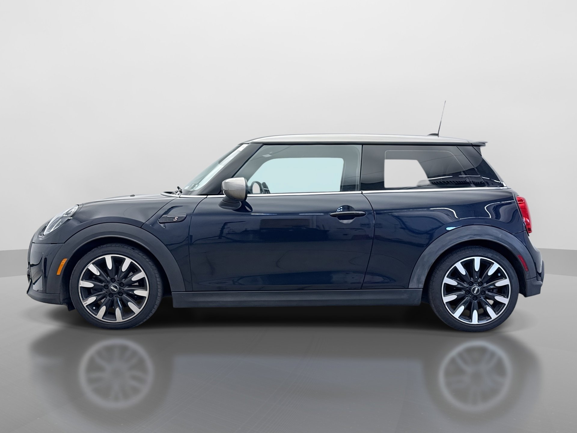 Used 2022 MINI Cooper S image 2