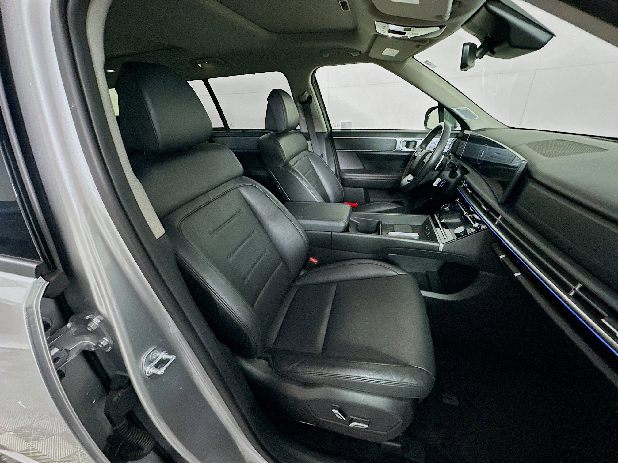 Used 2025 Hyundai Santa Fe Limited image 31