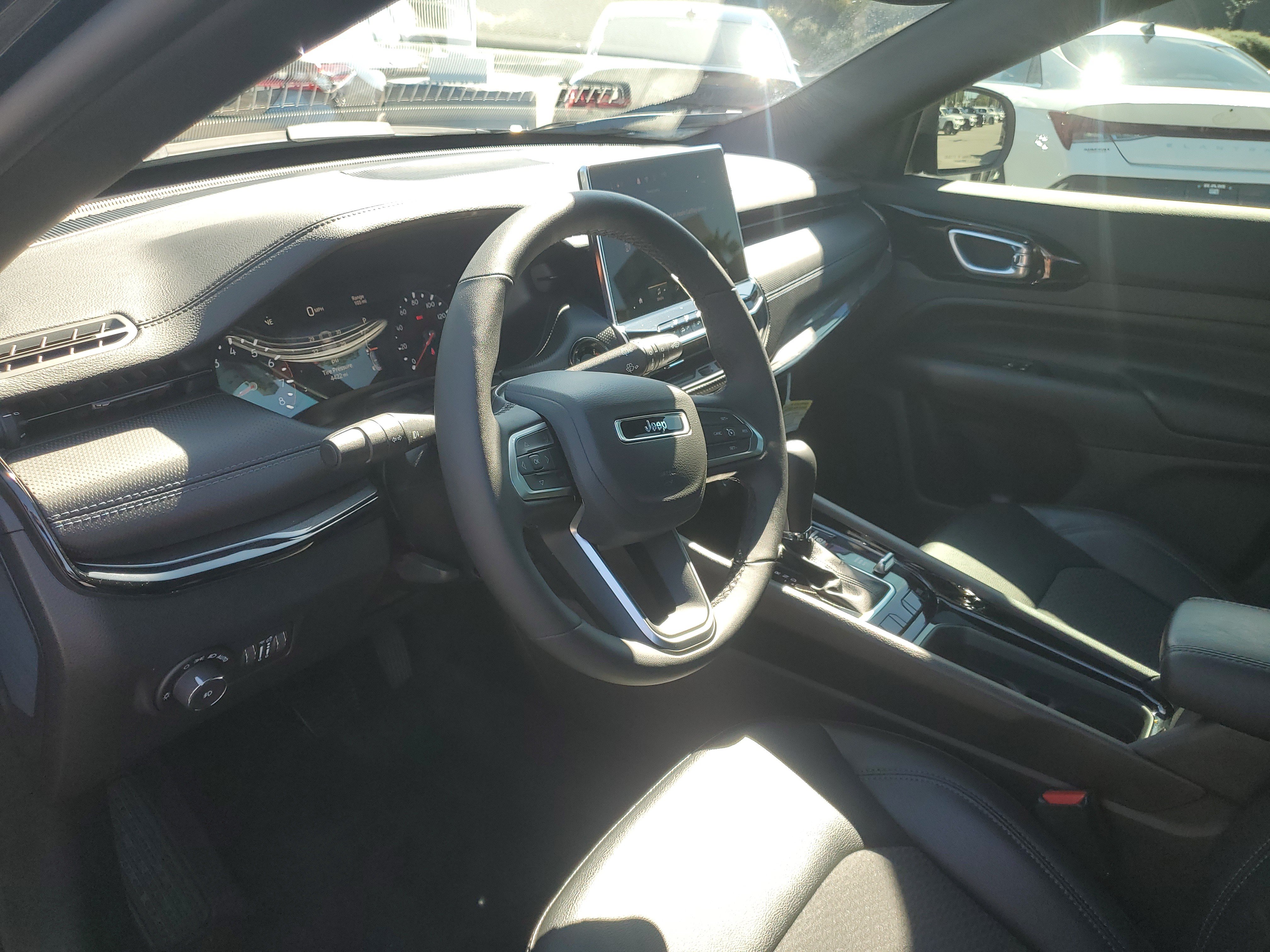 Used 2026 Jeep Compass Latitude AWD/4WD image 13