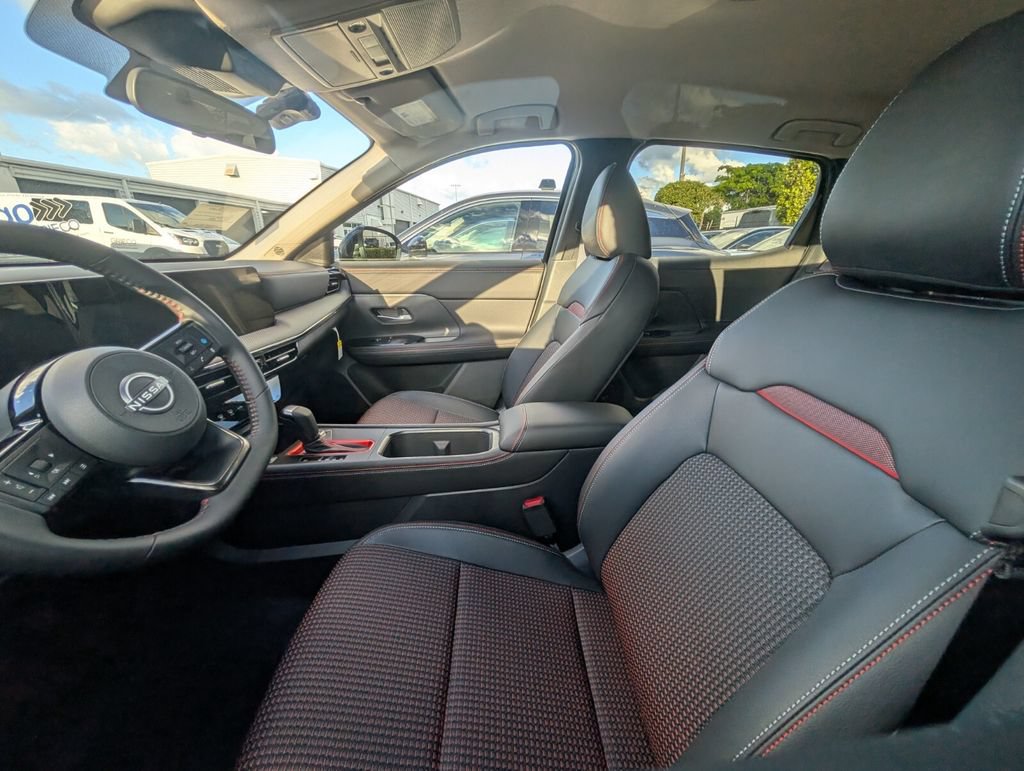 New 2025 Nissan Kicks SR w/ Illumination Package FWD image 6