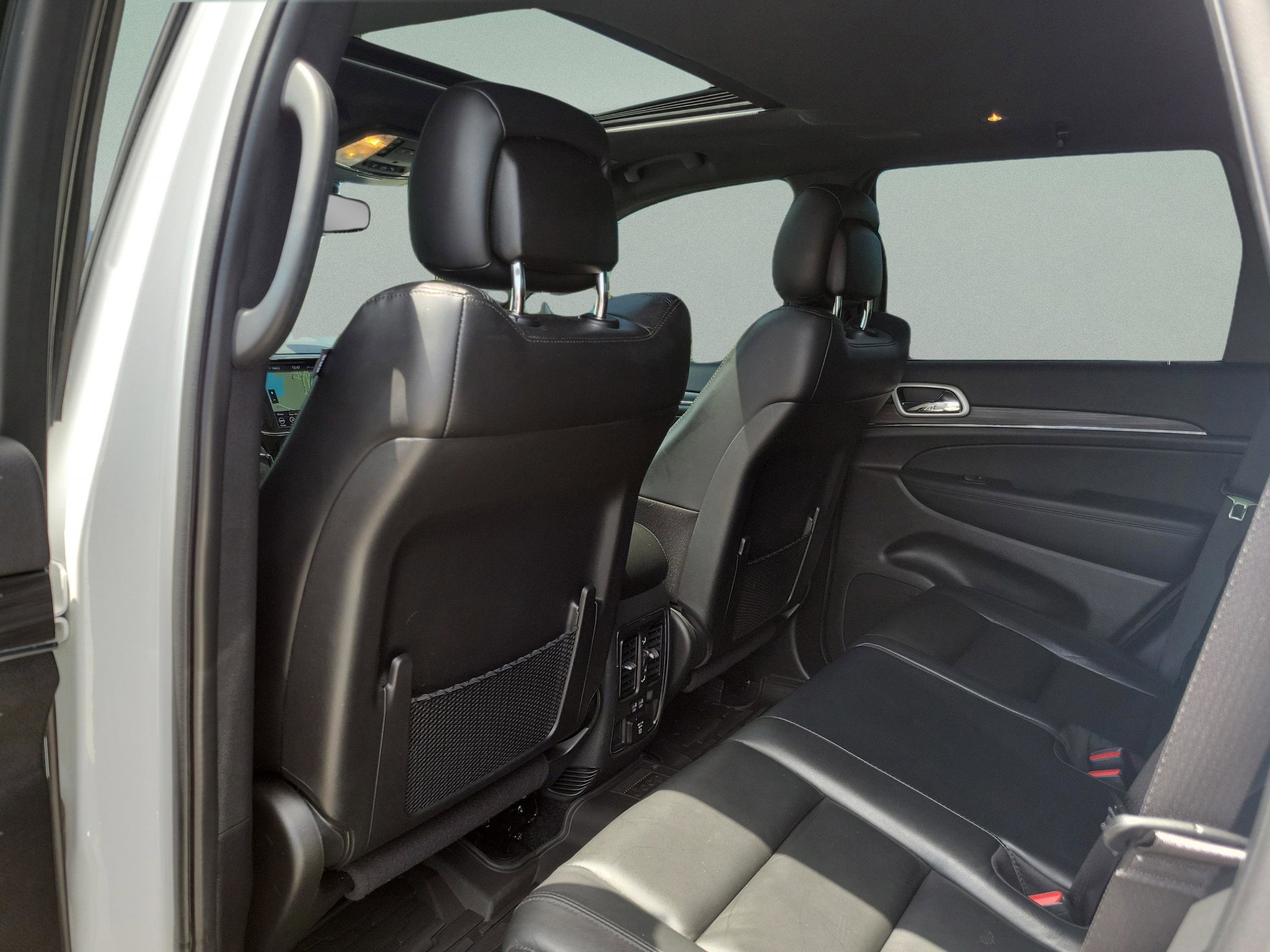 Used 2022 Jeep Grand Cherokee Limited w/ Trailer Tow Group IV image 11