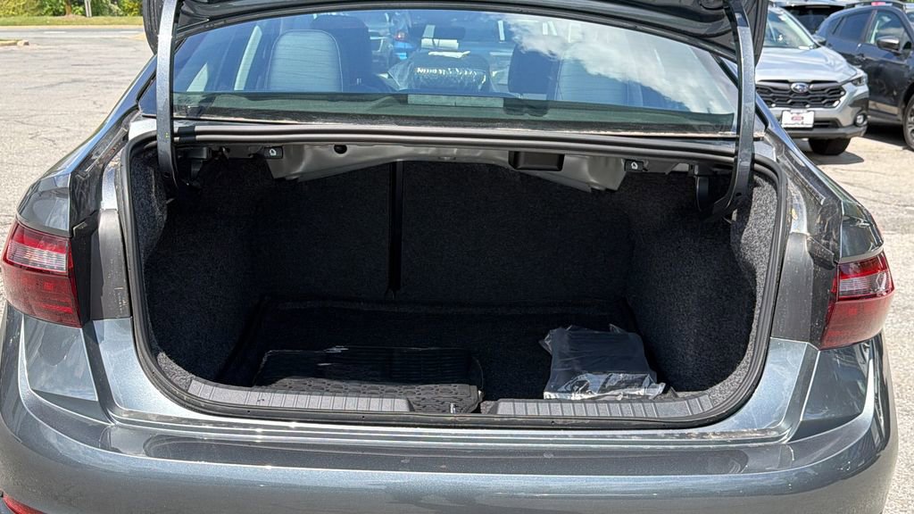 New 2026 Volkswagen Jetta SE image 11