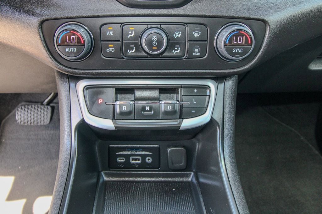 Used 2023 GMC Terrain SLT image 27