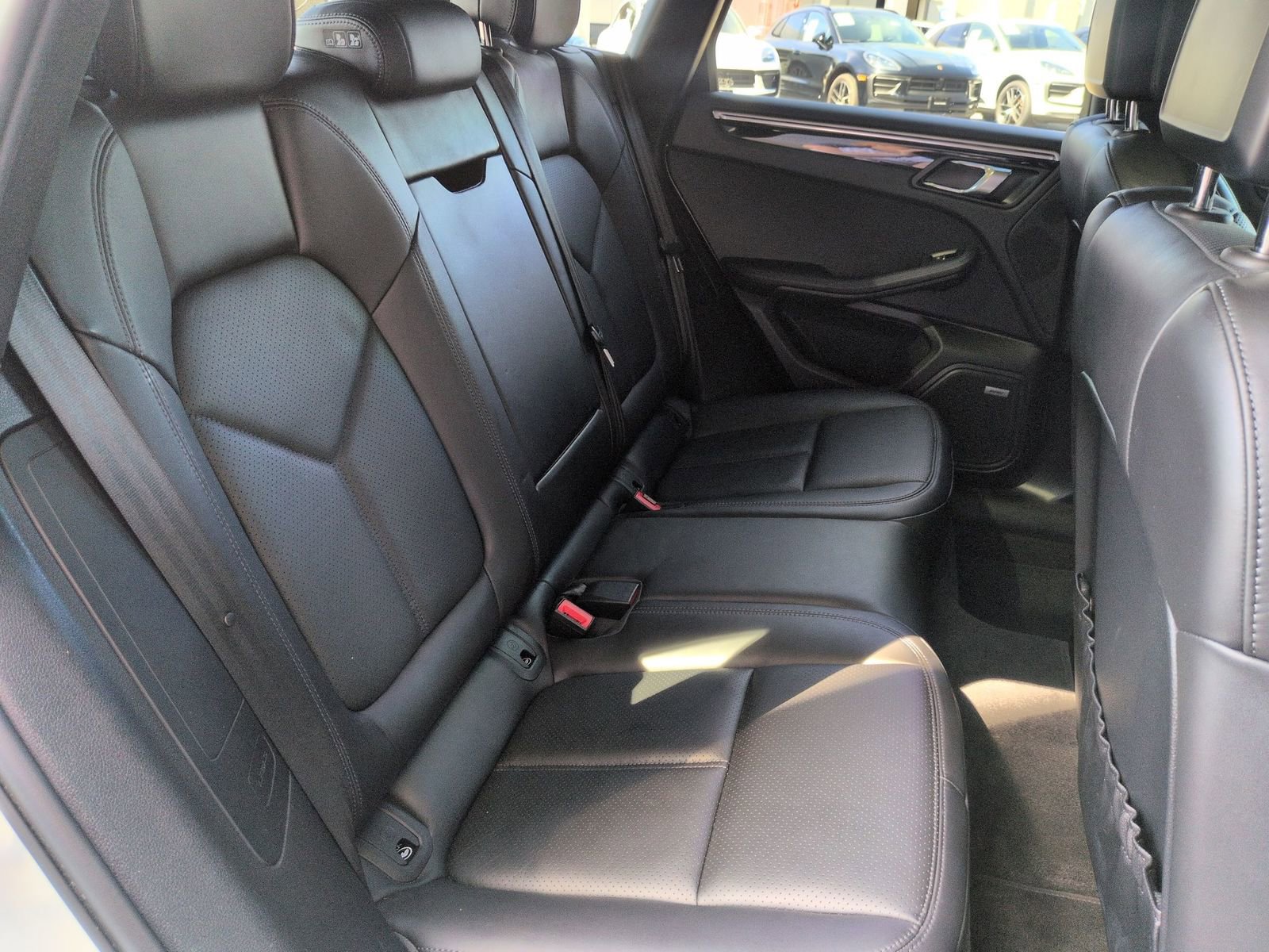 Certified 2022 Porsche Macan image 25