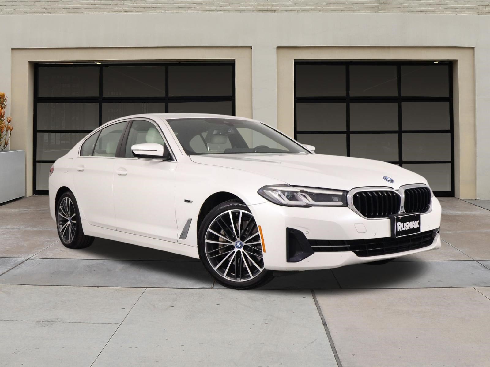 Used 2023 BMW 530e w/ Convenience Package RWD image 34