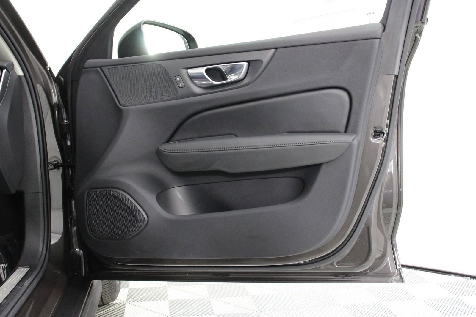 Certified 2025 Volvo V60 B5 Cross Country Plus image 21