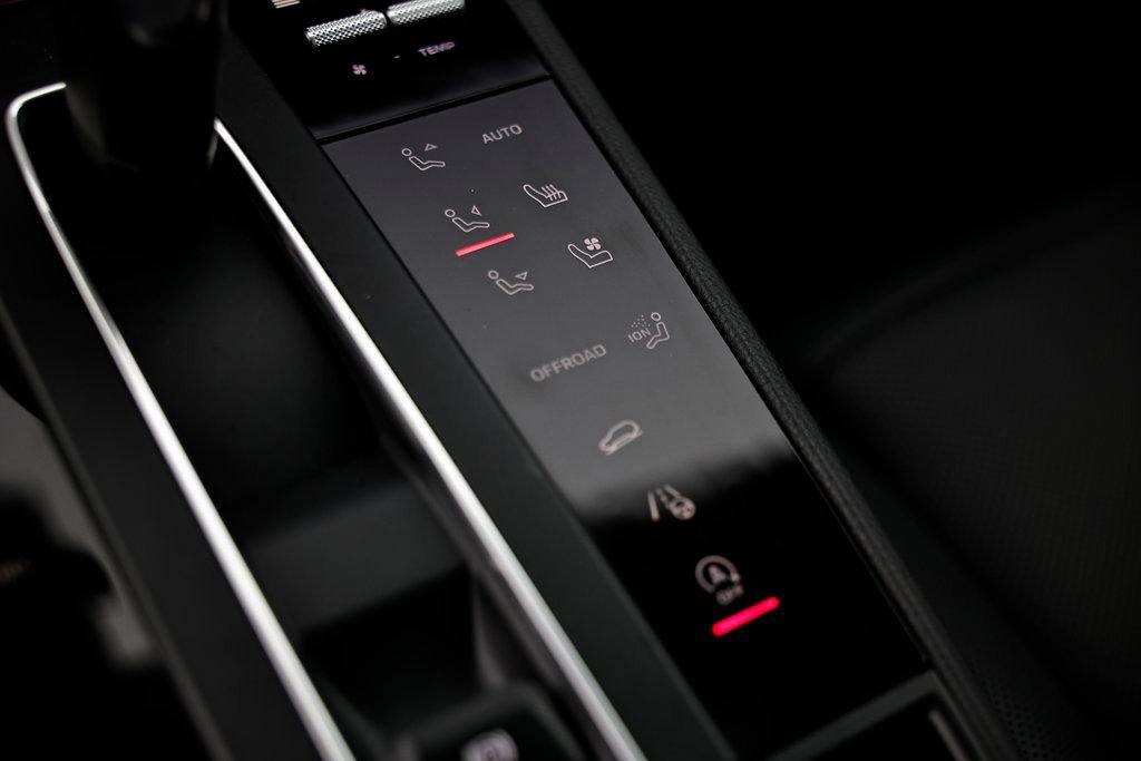 Certified 2025 Porsche Macan image 45