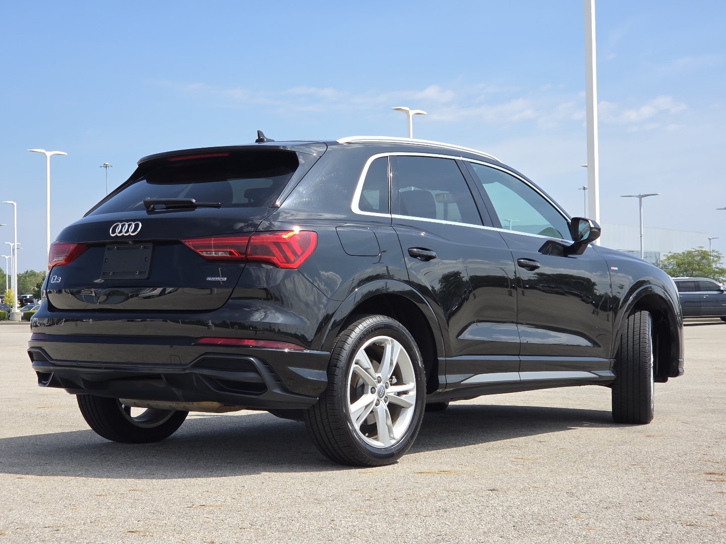 Used 2020 Audi Q3 2.0T Premium w/ Convenience Package AWD/4WD image 16