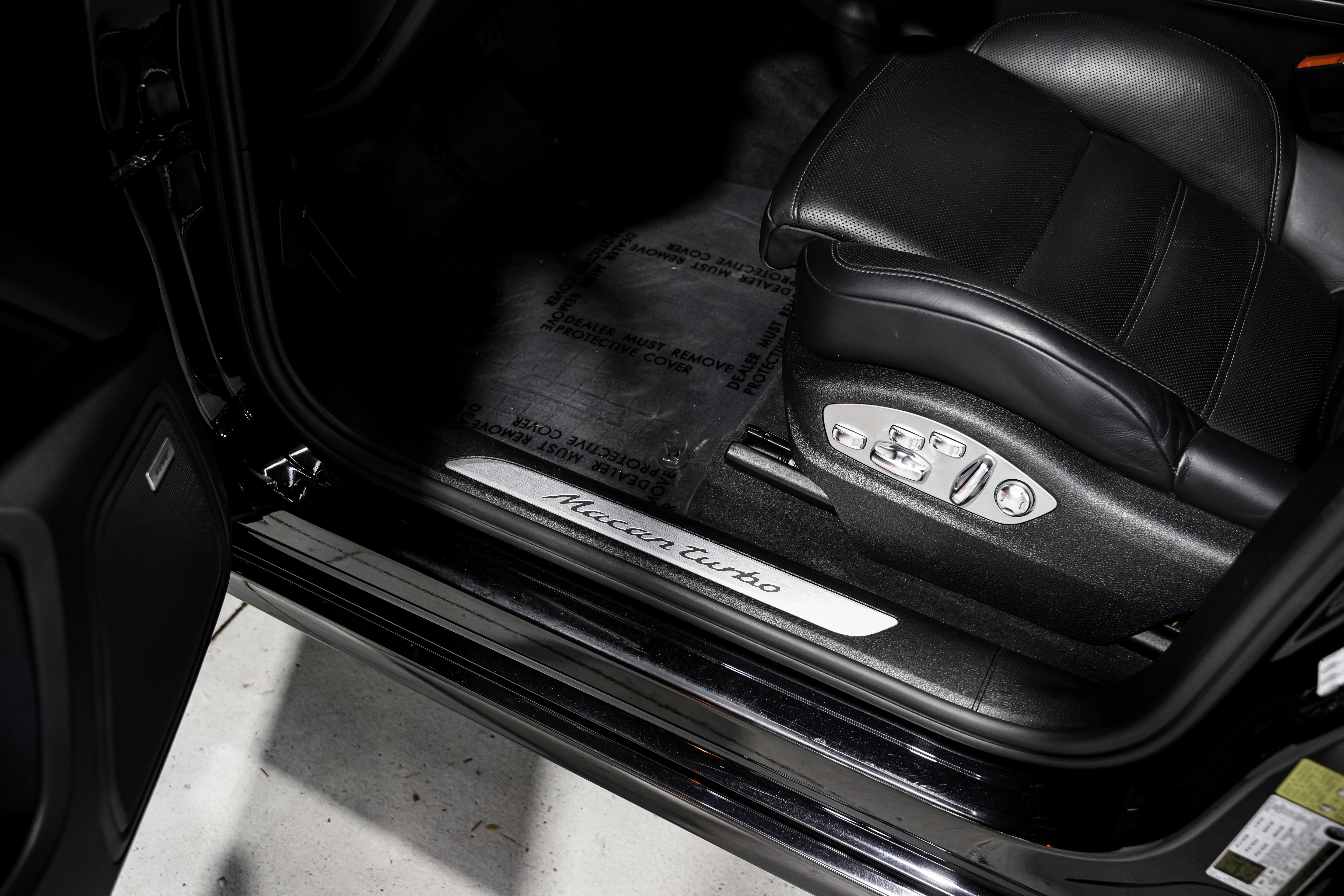 Used 2020 Porsche Macan Turbo image 19