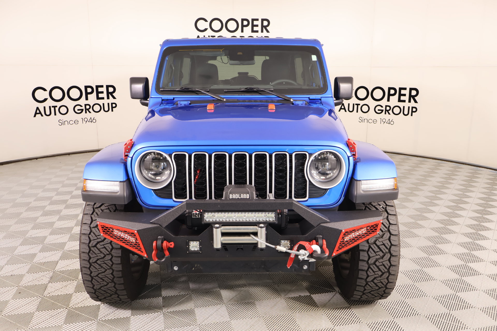 Used 2024 Jeep Wrangler Unlimited Sahara AWD/4WD image 9
