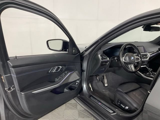 Used 2021 BMW 330i xDrive Sedan w/ M Sport Package AWD/4WD image 21