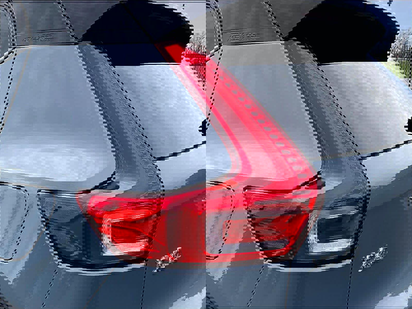 Used 2023 Volvo XC40 Recharge Plus image 32