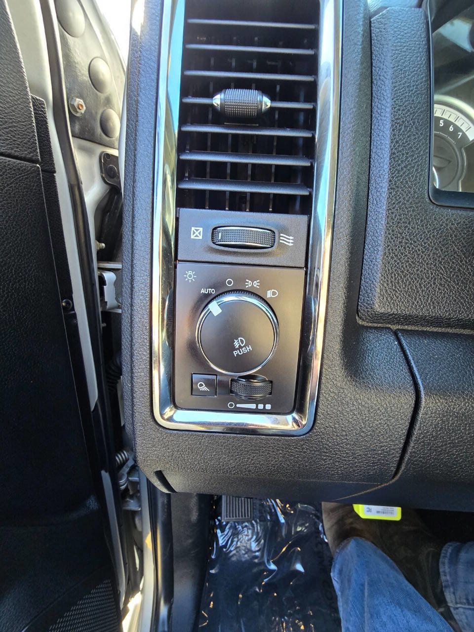 Used 2018 RAM 2500 Big Horn w/ Sport Appearance Group image 18