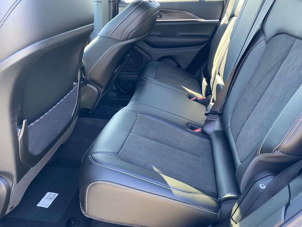 New 2026 Jeep Grand Cherokee Altitude image 35