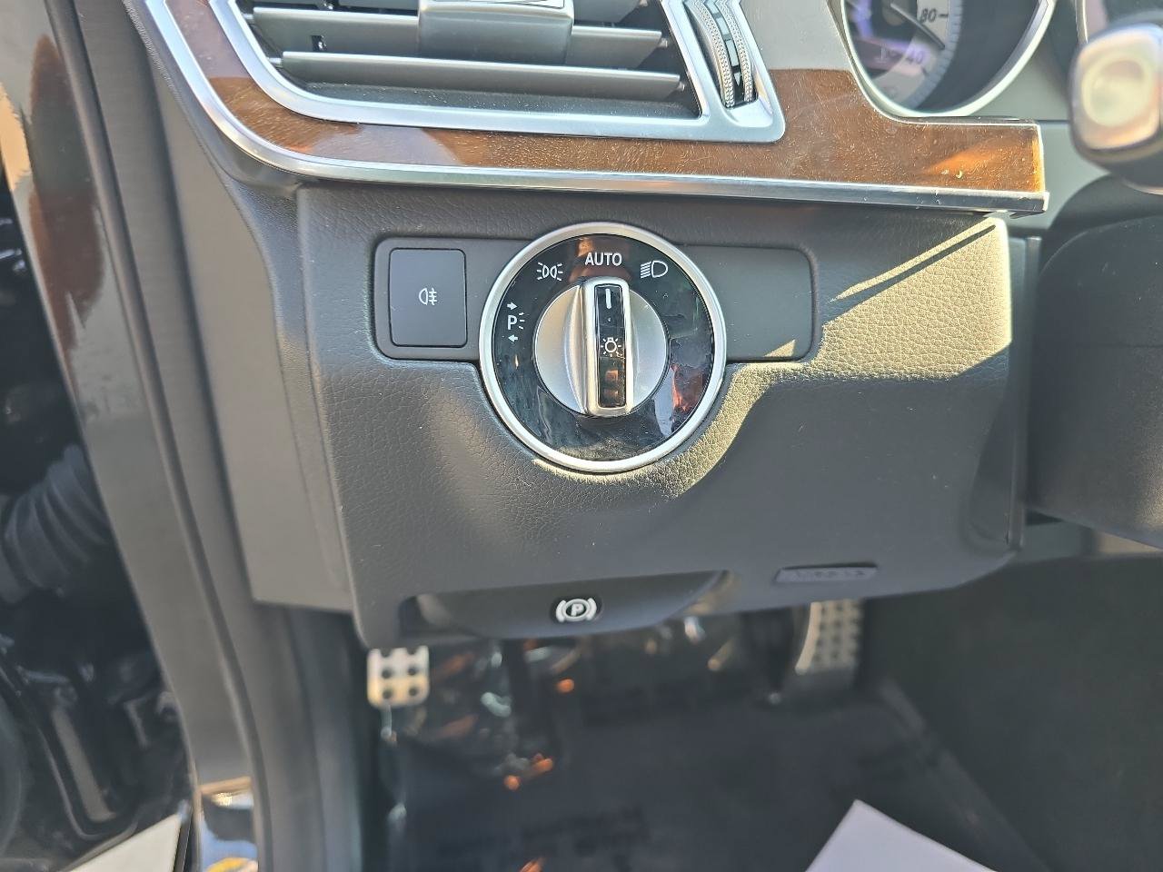 Used 2015 Mercedes-Benz E 400 4MATIC Sedan image 23