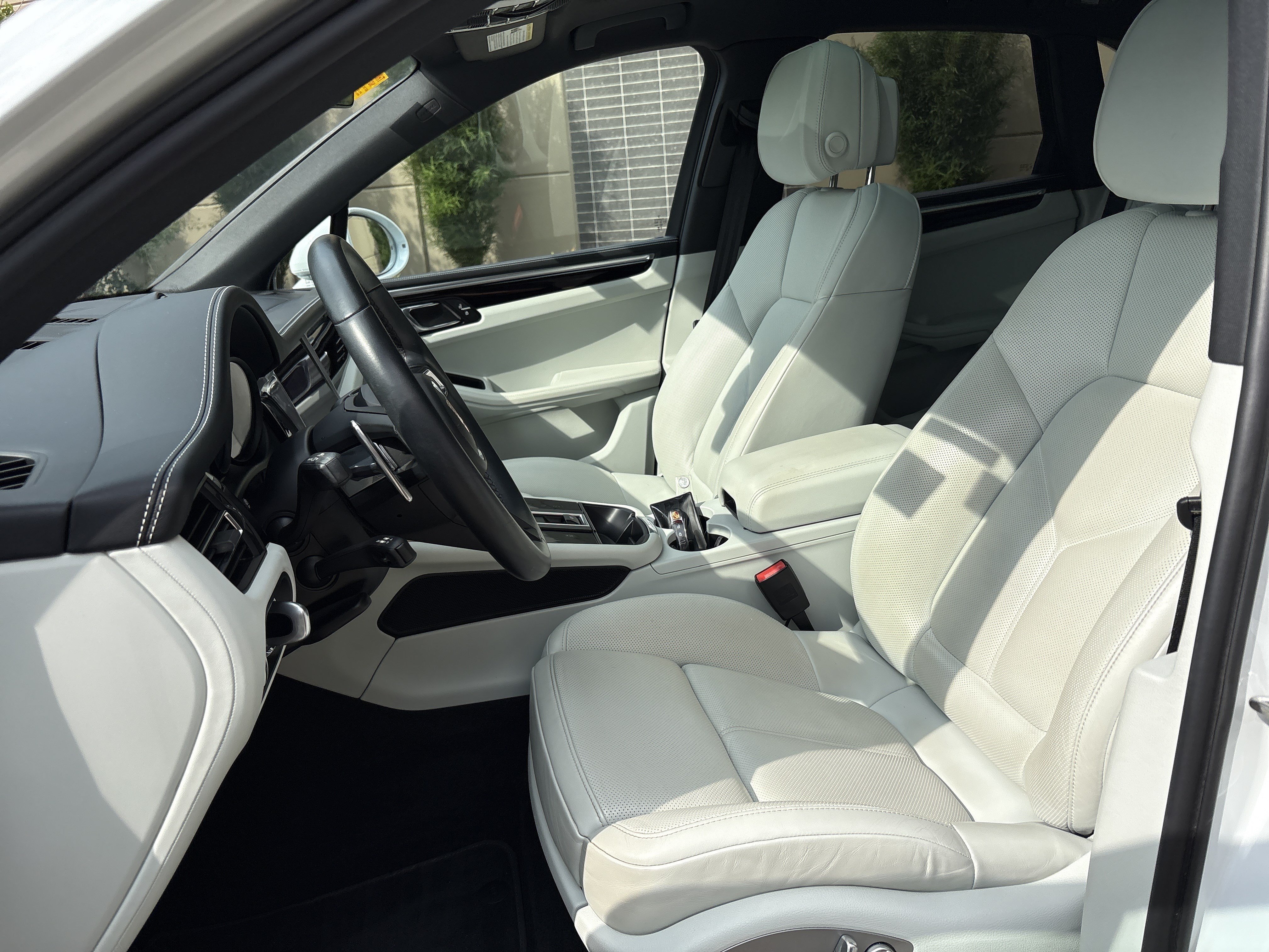 Used 2023 Porsche Macan AWD/4WD image 16