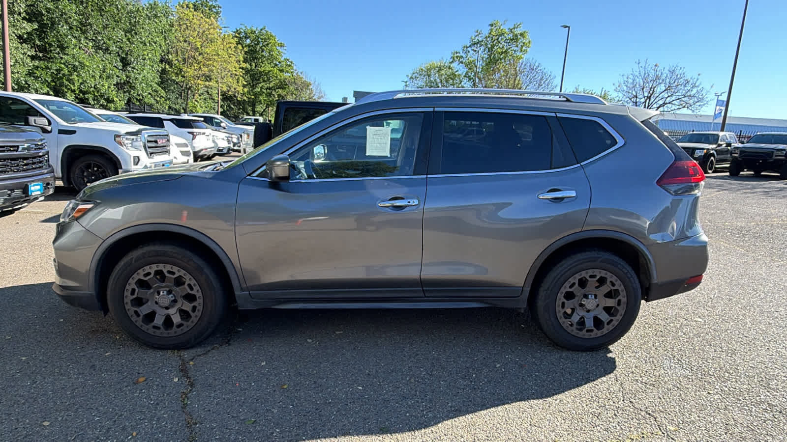 Used 2020 Nissan Rogue SV image 8