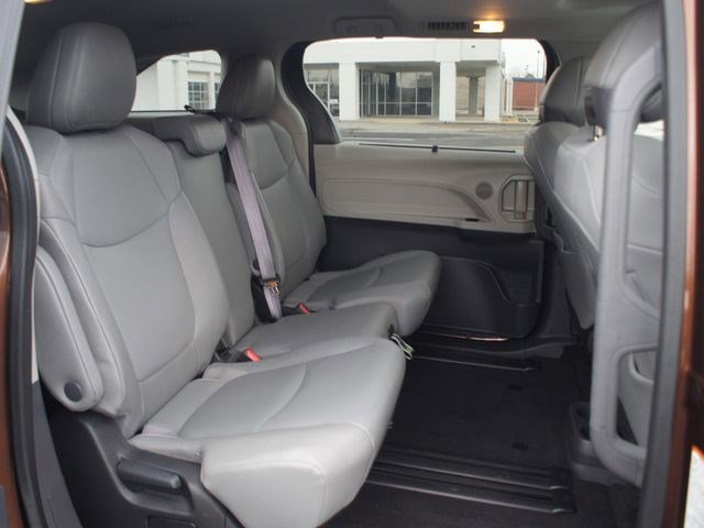 Used 2023 Toyota Sienna XLE image 21