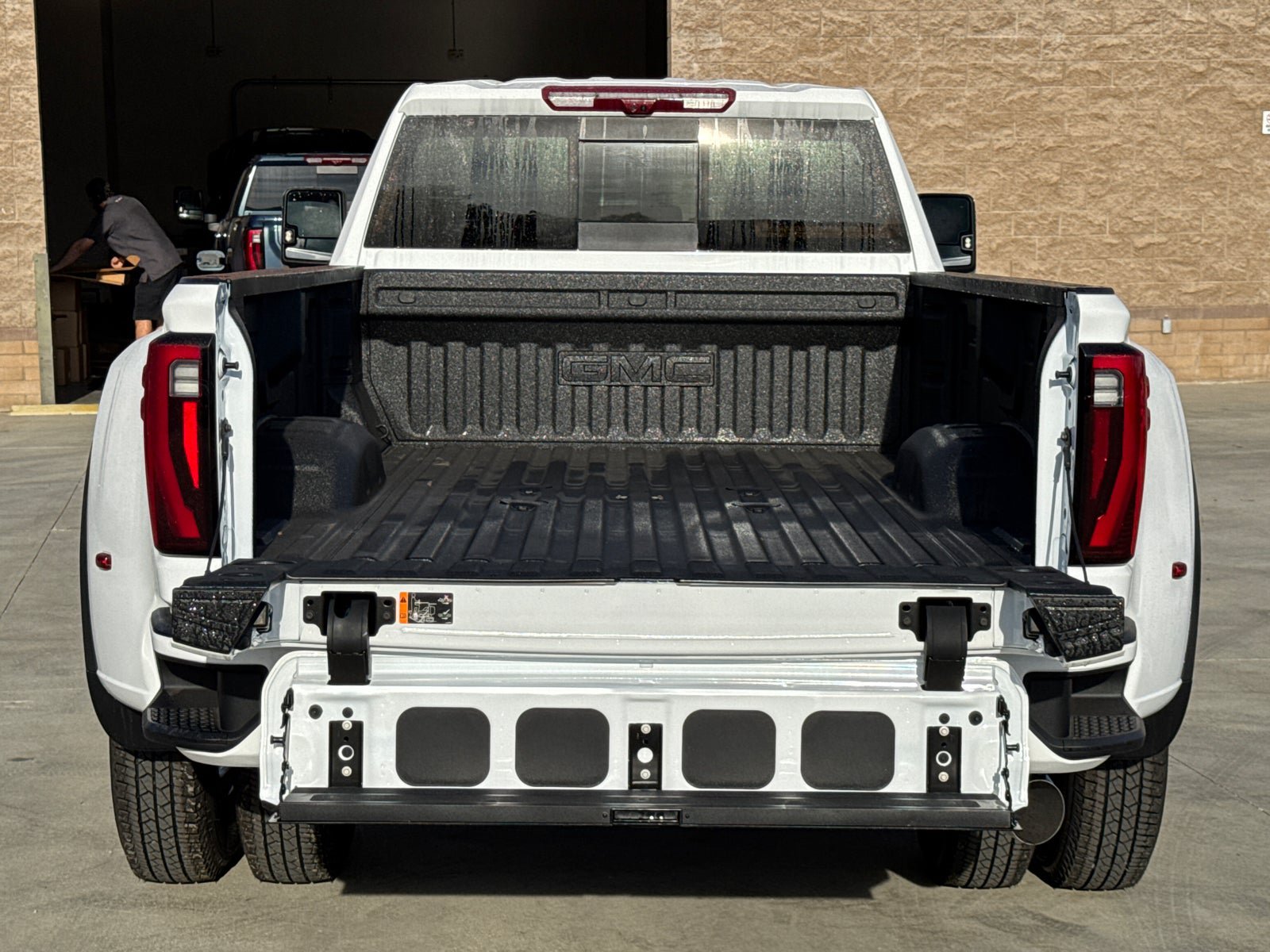 New 2026 GMC Sierra 3500 Denali Ultimate w/ LPO, Black Badging Package AWD/4WD image 9