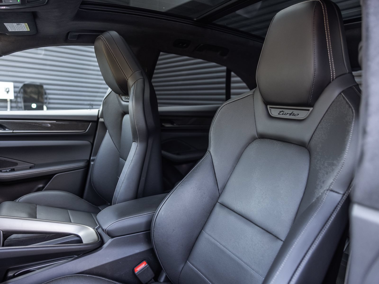Certified 2025 Porsche Macan Turbo Electric AWD/4WD image 5