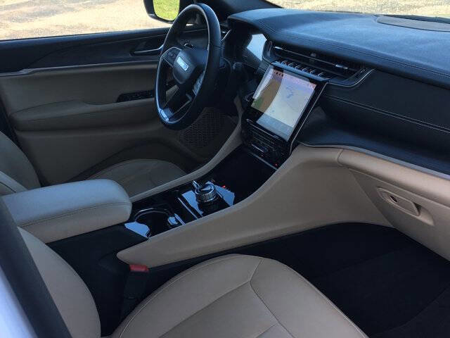 Used 2023 Jeep Grand Cherokee Limited AWD/4WD image 26