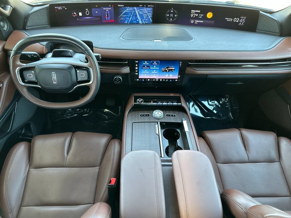 Certified 2025 Lincoln Navigator Reserve AWD/4WD image 12