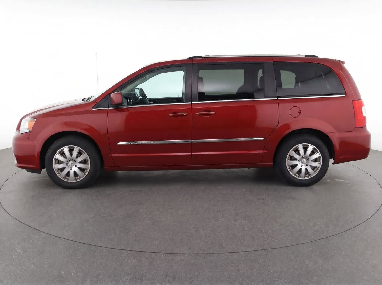 Used 2012 Chrysler Town & Country Touring w/ Entertainment Group #1 FWD image 6