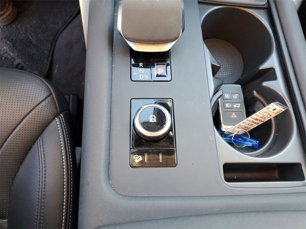 Used 2024 Land Rover Discovery S image 26