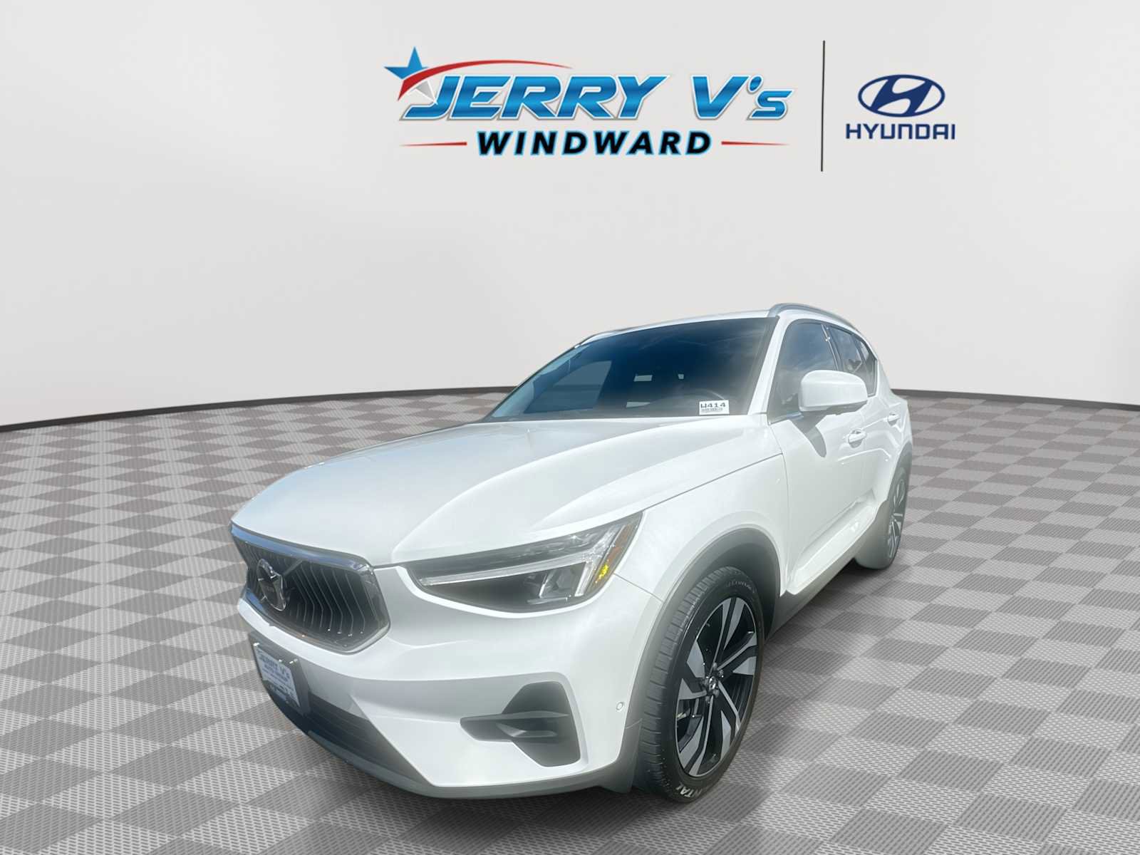 Used 2023 Volvo XC40 B4 Plus w/ Driver Assist Package image 1