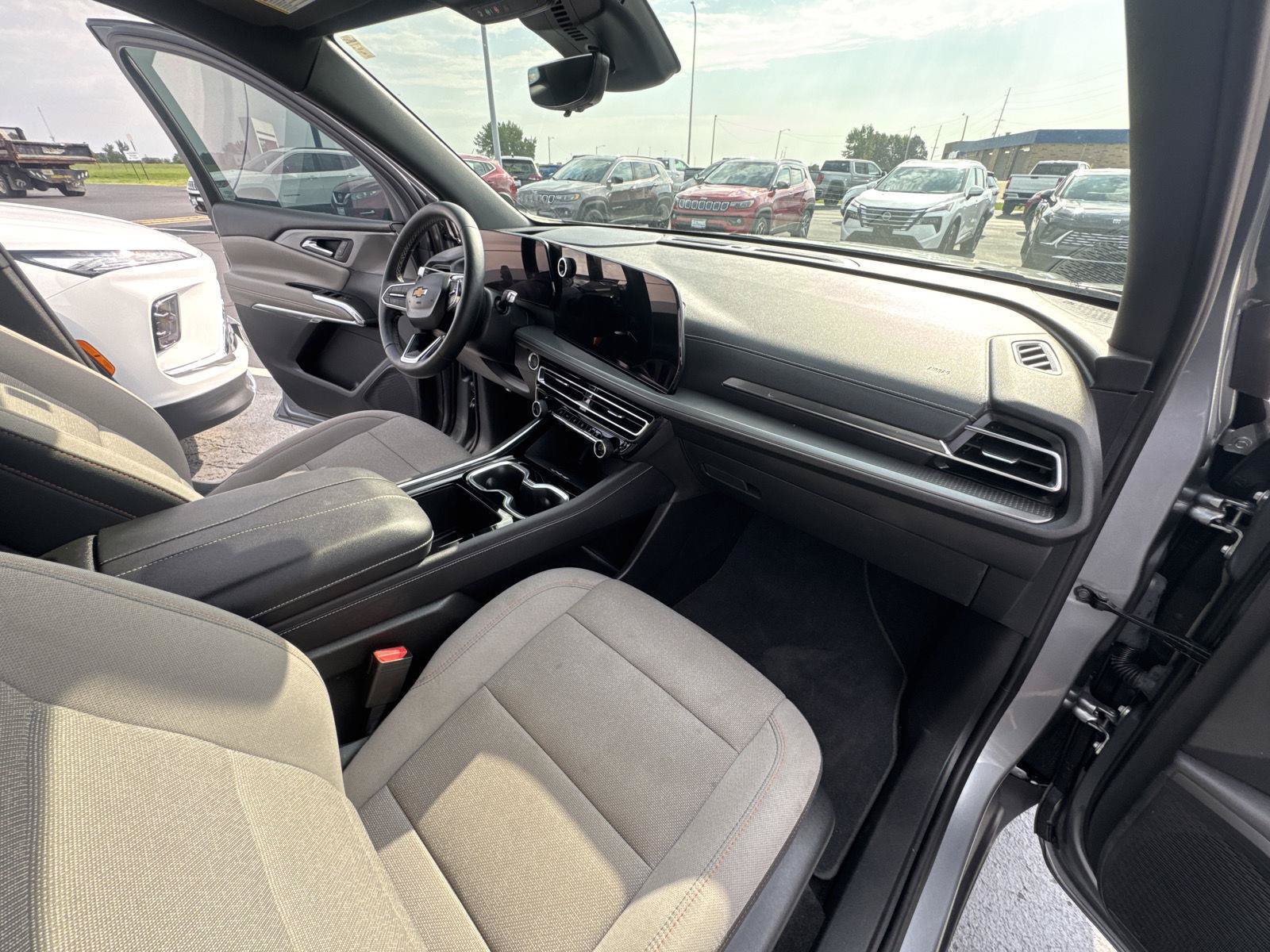 Used 2026 Chevrolet Traverse LT w/ Driver Confidence Package FWD image 16