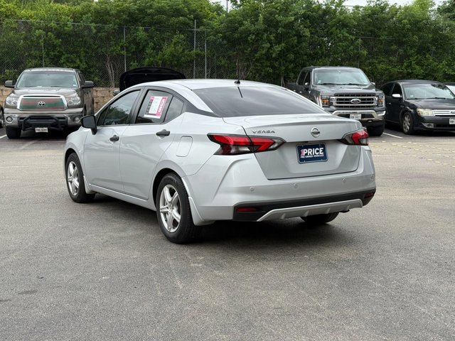 Used 2021 Nissan Versa S FWD image 7
