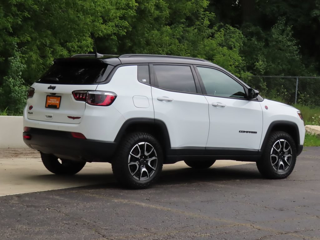 Certified 2025 Jeep Compass Trailhawk AWD/4WD image 3