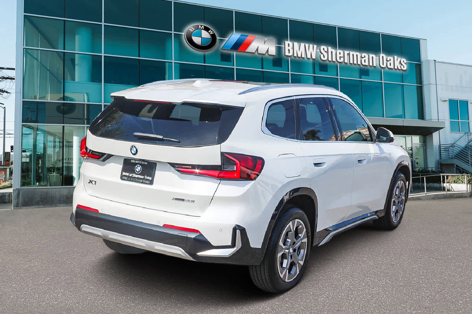 Used 2025 BMW X1 xDrive28i w/ Premium Package image 4