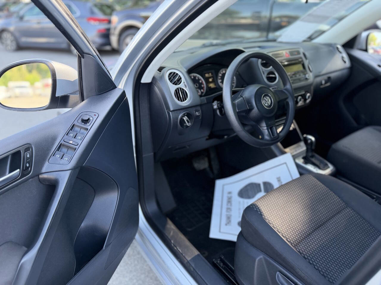Used 2011 Volkswagen Tiguan S AWD/4WD image 9