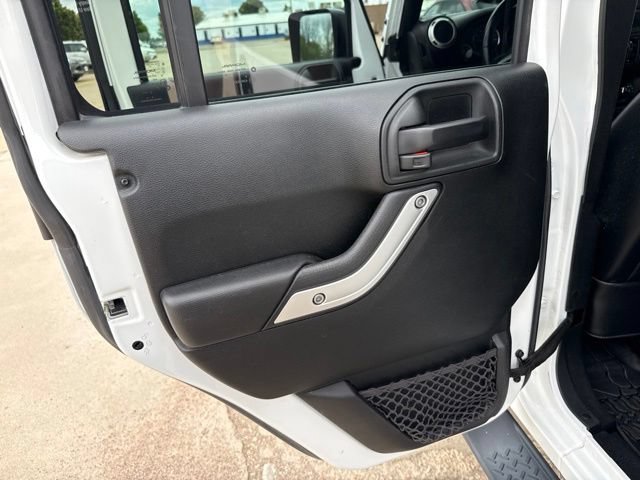 Used 2018 Jeep Wrangler Unlimited Sahara w/ Connectivity Group AWD/4WD image 13